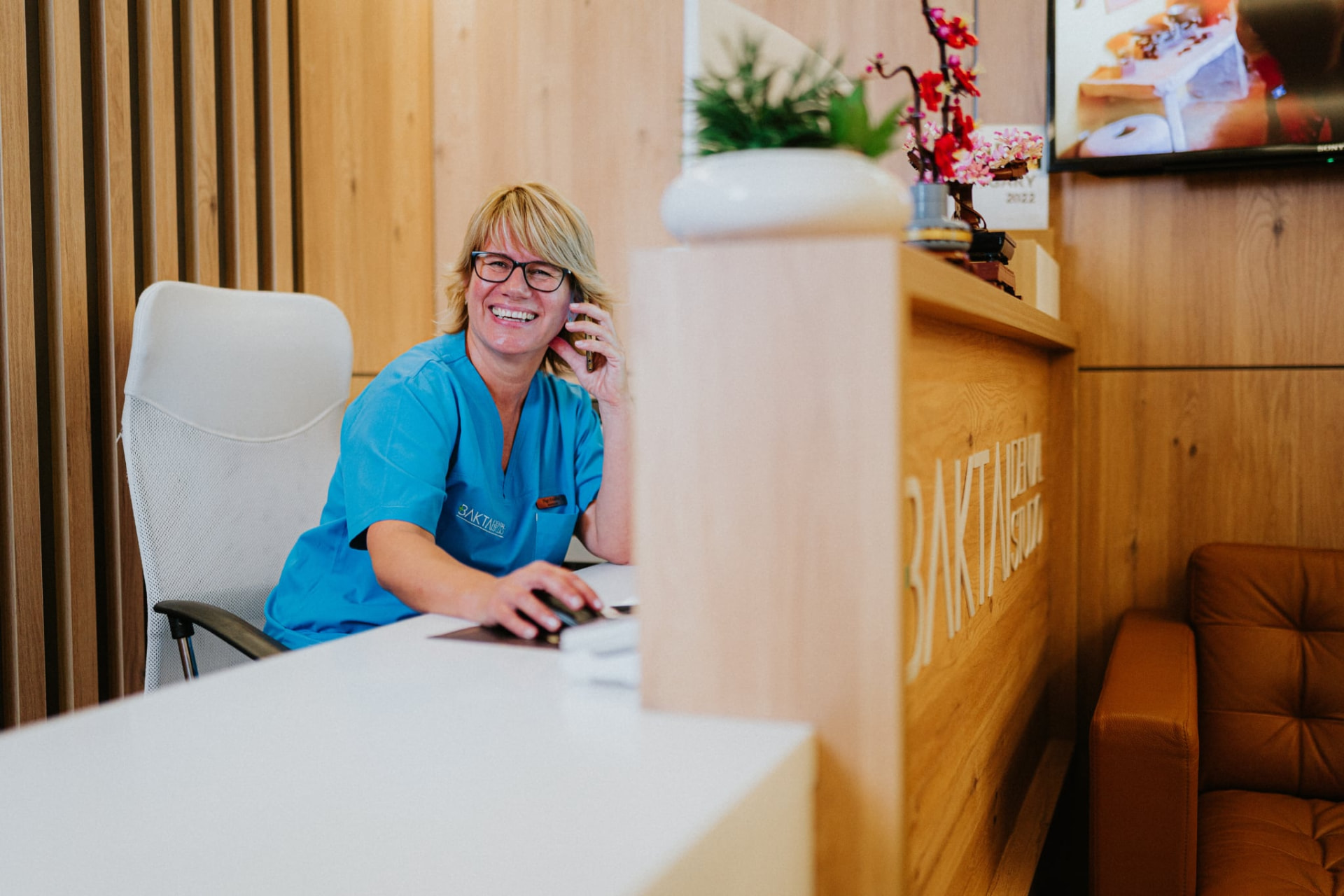 A Baktai Dental recepciója – telefonos időpontegyeztetés
